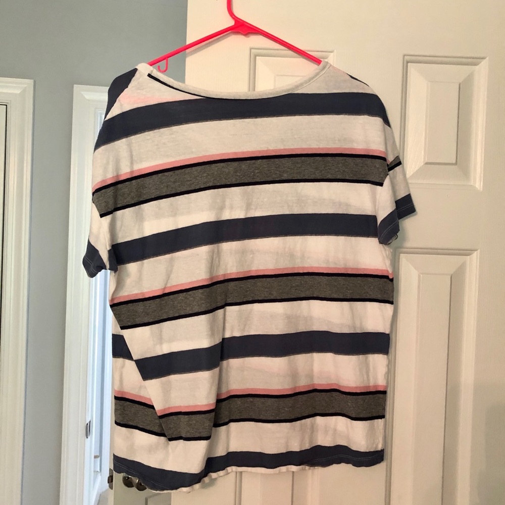 🧺 Universal Thread Striped Hi-Low Tee Size M🧺 - Picture 2 of 7